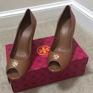tory burch jolie peep toe wedge